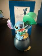 Disney Stitch showcase collection beeld, Stitch in goud pot, Verzamelen, Disney, Ophalen of Verzenden, Overige figuren, Zo goed als nieuw