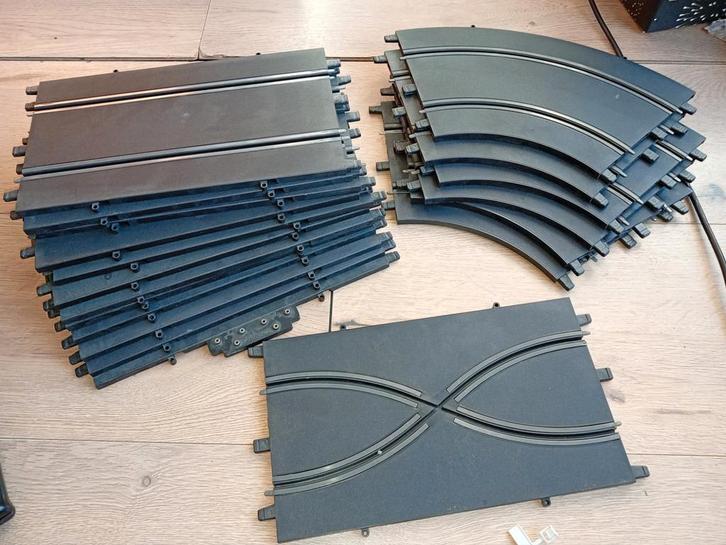 Polistil Evolution slot car baan 18 x recht stuk 16 x bocht, Kinderen en Baby's, Speelgoed | Racebanen, Zo goed als nieuw, Racebaan