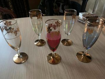 5 mooie champagne/wijn glazen