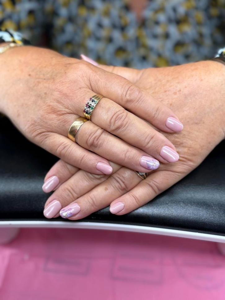 Biab op eigen nagels vanaf €40,-, Sieraden, Tassen en Uiterlijk, Uiterlijk | Lichaamsverzorging, Zo goed als nieuw, Overige typen