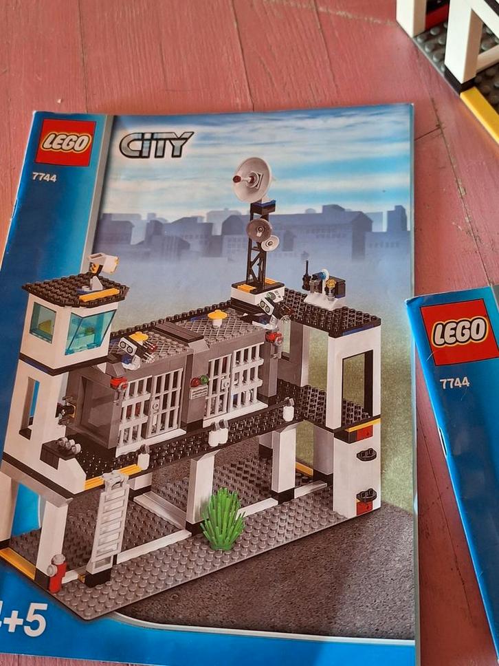 lego politebureau 7744  uit 2008  SINTERKLAAS!!!!, Kinderen en Baby's, Speelgoed | Duplo en Lego, Gebruikt, Lego, Complete set