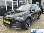 Skoda Karoq 1.5 TSI ACT Sportline Business -PANO TREKHAAK NL, Auto's, Skoda, Stof, 4 cilinders, Zwart, Onderhoudsboekje