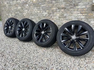 VW velgen met winterbanden 18inch beschikbaar voor biedingen