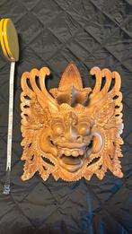 Balinees geluksmasker, Ophalen