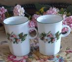 Set van 2 brocante bekers, witte/roze bloem, hulst, Bavaria, Antiek en Kunst, Curiosa en Brocante, Ophalen of Verzenden