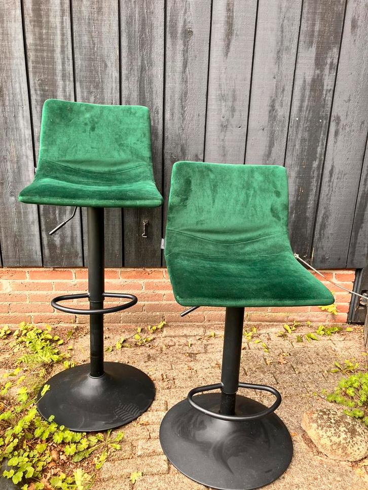 barkrukken, groen fluweel, 2 stuks van Bronx71, Huis en Inrichting, Barkrukken, Zo goed als nieuw, 60 tot 90 cm, 2 krukken, In hoogte verstelbaar