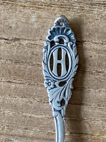 Vintage verzilverde theelepel monogram letter H beschikbaar voor biedingen