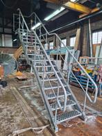 Gegalvaniseerde stalen trap met bordes, Ophalen, Zo goed als nieuw, 2 tot 4 meter