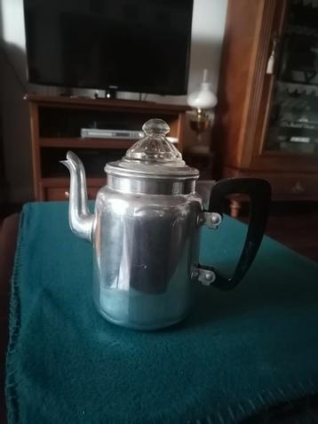 Vintage Aluminium Koffiepot beschikbaar voor biedingen