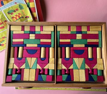 mooie vintage blokkendoos compleet met deksel en bouwplaaten beschikbaar voor biedingen