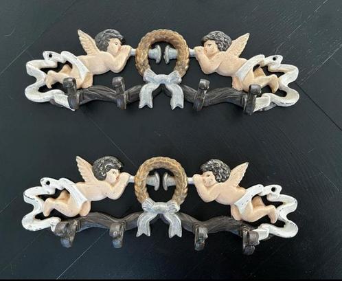 Gietijzeren kapstok met 2 engeltjes / cherubijn en 4 haken, Antiek en Kunst, Curiosa en Brocante, Ophalen of Verzenden