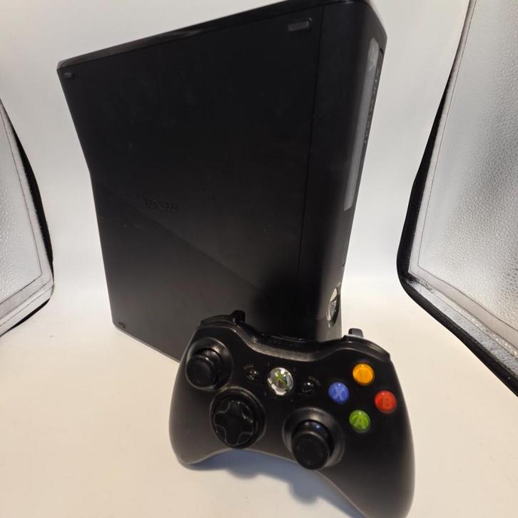 Microsoft Xbox 360 S Model 1439 - Goede staat - 1 Controller, Spelcomputers en Games, Spelcomputers | Xbox 360, Zo goed als nieuw