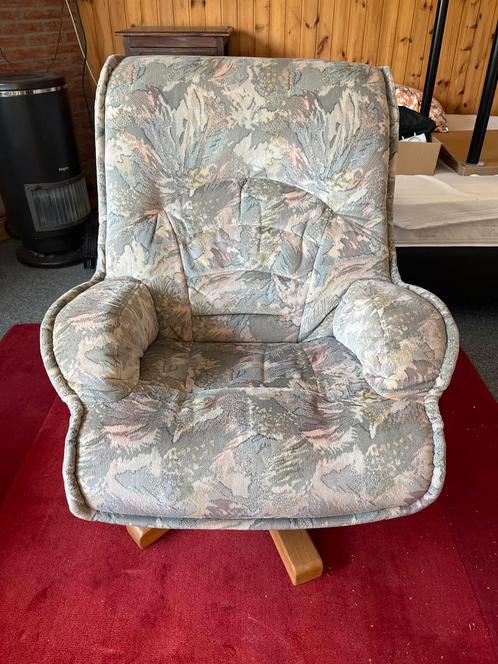 Draaifauteuil met bloemmotief, Huis en Inrichting, Fauteuils, Gebruikt, Hout, 75 tot 100 cm, Ophalen