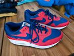 Air max 1 University satin red, maat 42, Kleding | Heren, Schoenen, Overige kleuren, Nike, Nieuw, Ophalen of Verzenden