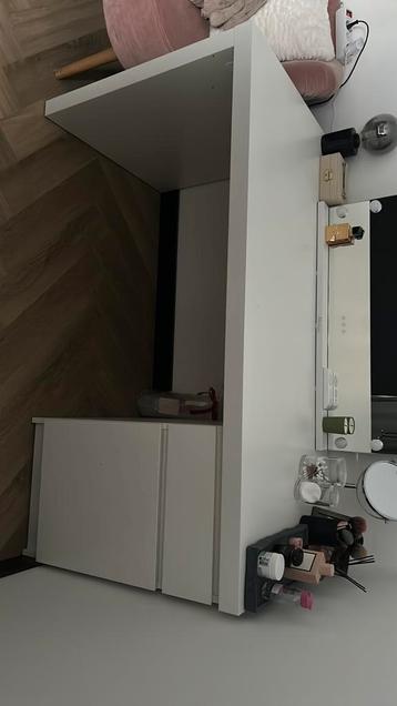 Is nieuw staat Malm bureau ikea Mt 140x 65 - afbeelding 2