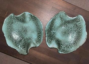 2 excl. aardewerk decoratie schalen beschikbaar voor biedingen