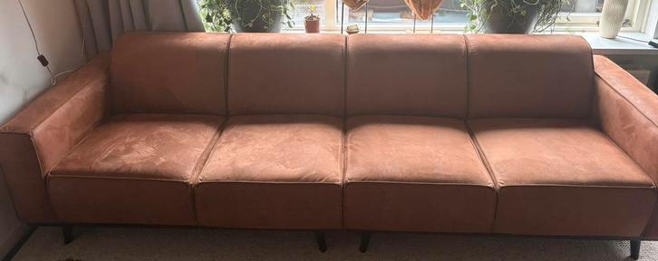 Cognac kleurige 4 persoons bank., Huis en Inrichting, Banken | Bankstellen, Zo goed als nieuw, Rechte bank, Vierpersoons of meer