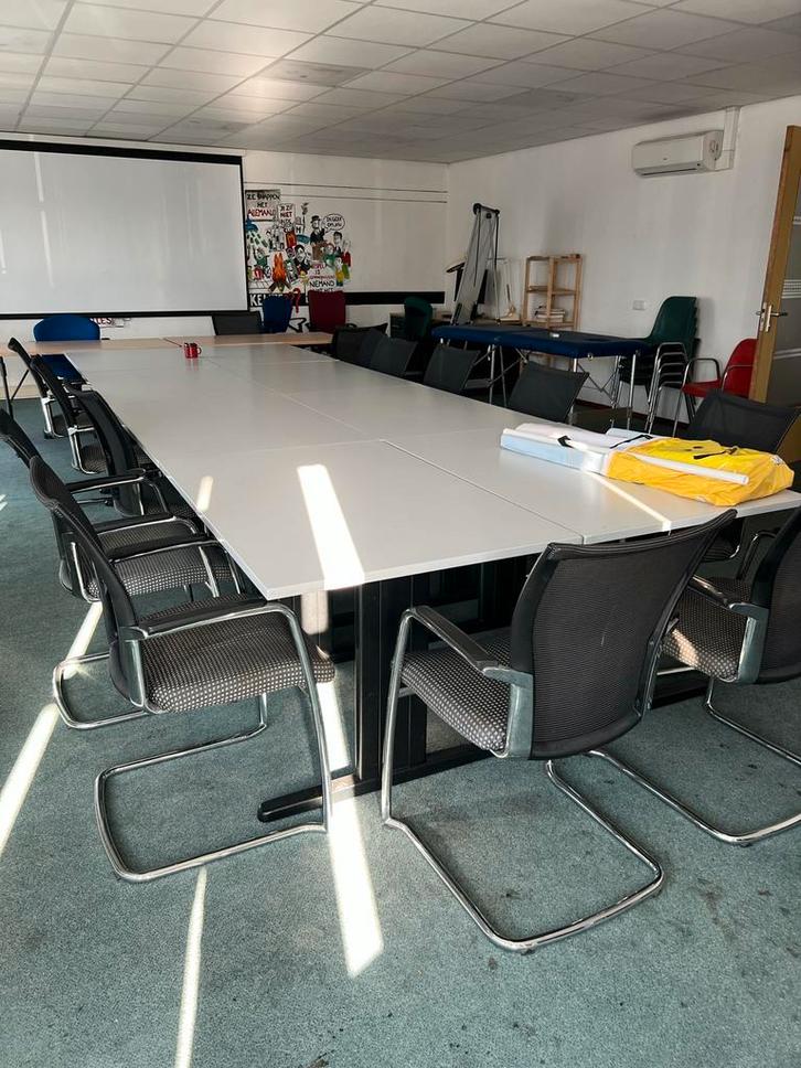 Grote vergadertafel in meerdere delen met stoelen, Huis en Inrichting, Bureaus, Gebruikt, Ophalen of Verzenden