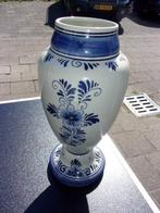 vaas op voet delfts blauw, Antiek en Kunst, Ophalen of Verzenden
