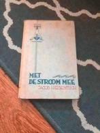 Antiek boek met de stroom mee Jacob Hiegtenlich 1946, Antiek en Kunst, Ophalen of Verzenden