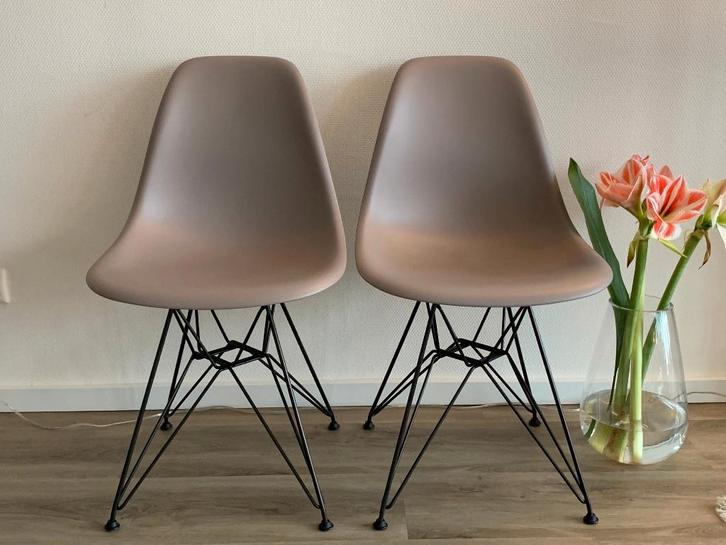 1x Vitra DSR (Mauve Grey, nwe hoogte), Huis en Inrichting, Stoelen, Zo goed als nieuw, Eén, Kunststof, Metaal, Grijs, Ophalen of Verzenden
