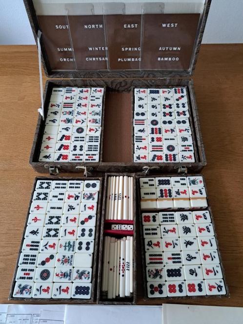 Mahjong Mahjongg - groene koffer - kunststof/ bamboe stenen, Hobby en Vrije tijd, Gezelschapsspellen | Bordspellen, Ophalen of Verzenden