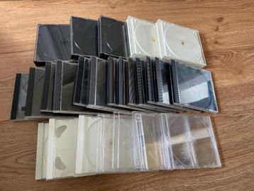 Cassettes voor DVD’s en CD’s beschikbaar voor biedingen