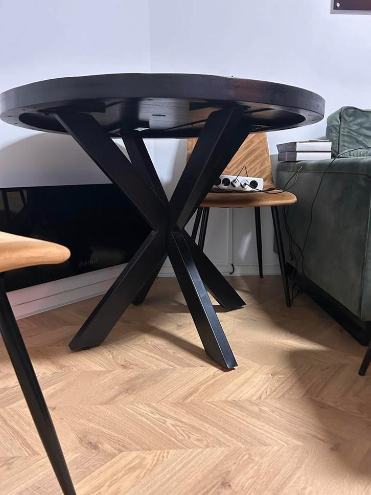 Zwarte ronde eettafel, Huis en Inrichting, Tafels | Eettafels, Zo goed als nieuw, 100 tot 150 cm, Vier personen, Rond, Eikenhout