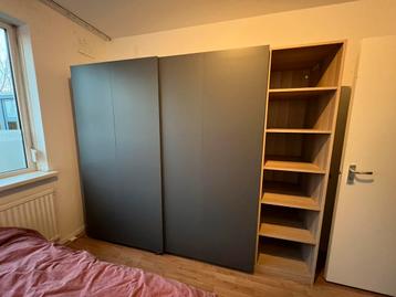 Kledingkast IKEA donkergrijs en eikenkleur