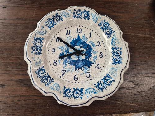 Blauw-wit Wandklok van Kunststof Bord, Huis en Inrichting, Woonaccessoires | Klokken, Gebruikt, Wandklok, Analoog, Ophalen of Verzenden