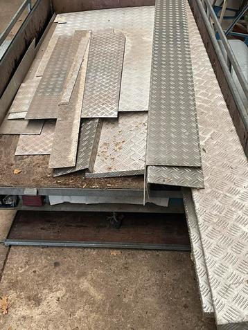 Kleine partij traanplaat - aluminium beschikbaar voor biedingen