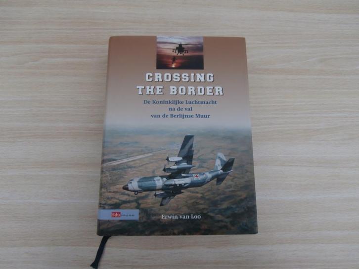 crossing the border-erwin van loo, Boeken, Oorlog en Militair, Gelezen, Ophalen of Verzenden