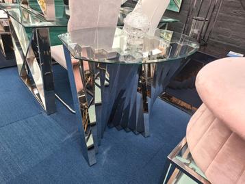 Dressoir met glazen blad en zilveren poten - 120x60cm beschikbaar voor biedingen