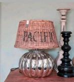Riviera maison lamp met rattan kap met originele label, Huis en Inrichting, Lampen | Tafellampen, Ophalen, Riviera maison landelijk
