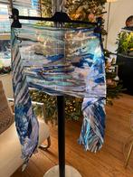 Blauwe sjaal met print - 185x53 cm, Kleding | Dames, Mutsen, Sjaals en Handschoenen, Ophalen of Verzenden, Zo goed als nieuw, Sjaal
