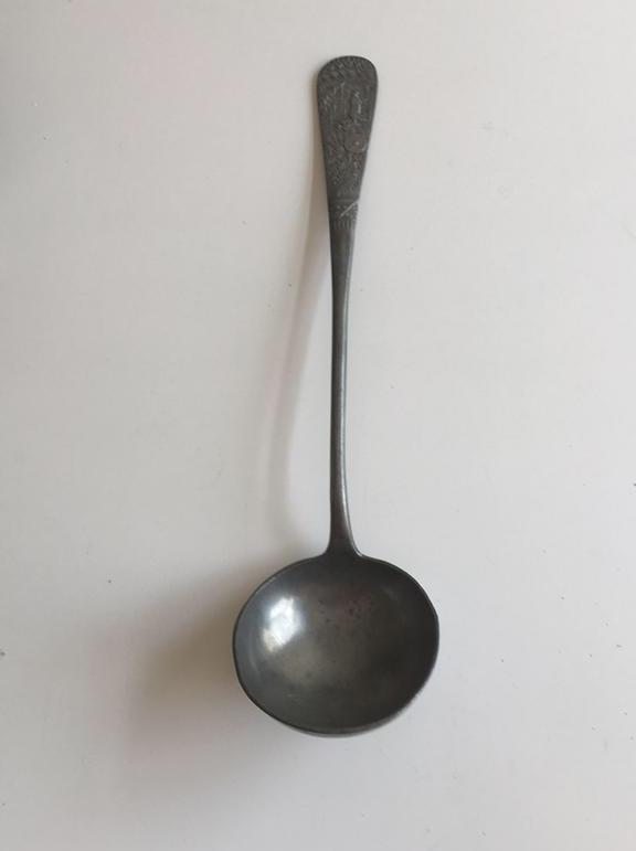 Grote antieke oosterse tinnen soeplepel, Antiek en Kunst, Antiek | Bestek, Ophalen of Verzenden