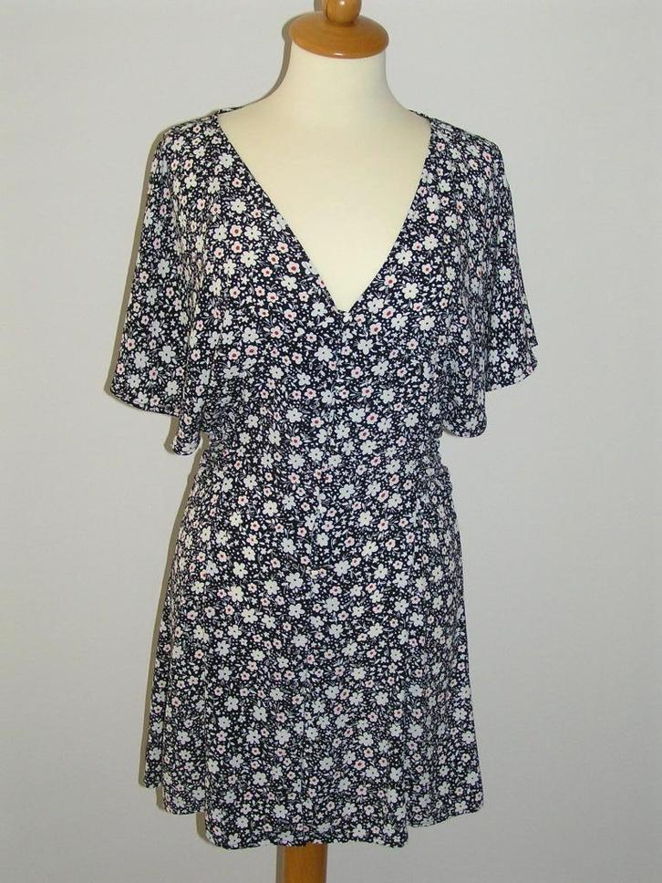 Mooie gebloemde jurk maat M., Kleding | Dames, Jurken, Nieuw, Maat 38/40 (M), Zwart, Onder de knie, Ophalen of Verzenden