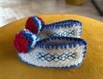 Griekse Pom Pom sloffen in maat 25, Kinderen en Baby's, Kinderkleding | Schoenen en Sokken, Ophalen of Verzenden, Zo goed als nieuw