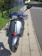 Te koop mooie vespa sprint bouwjaar 2022 rijdt als zonntje, Fietsen en Brommers, Ophalen of Verzenden, Zo goed als nieuw