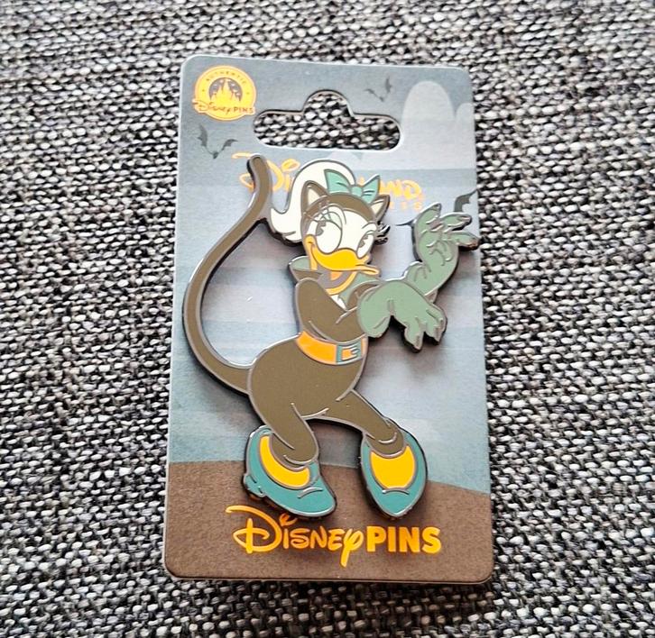 Katrien Duck Halloween pin - Disneyland Parijs (nieuw), Verzamelen, Speldjes, Pins en Buttons, Nieuw, Speldje of Pin, Ophalen of Verzenden