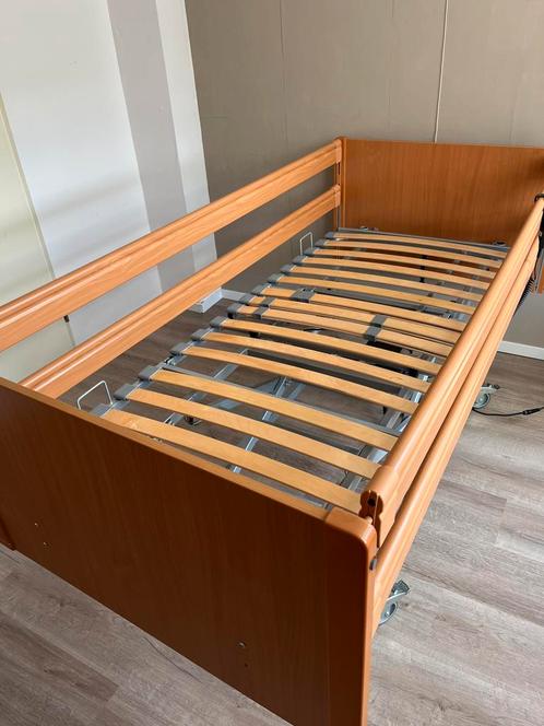 1 Persoons zorgbed / hoog-laag  bed, Huis en Inrichting, Slaapkamer | Bedden, Zo goed als nieuw, Eenpersoons, 90 cm, 200 cm, Hout