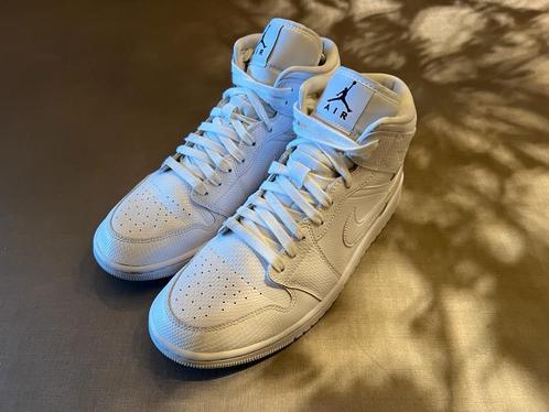 Nike Air Jordan 1 Mid ''Snakeskin'' Mt. 42, Kleding | Dames, Schoenen, Zo goed als nieuw, Sneakers of Gympen, Wit, Ophalen of Verzenden