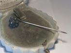 ANTIEK ZILVER SLIPPEN KLEDERDRACHT SPELD MET ZEEUWSE KNOP, Verzenden, Zilver, Broche
