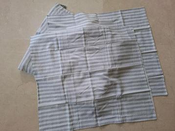 grijs dekbedovertrek met 2 verschillende prints beschikbaar voor biedingen