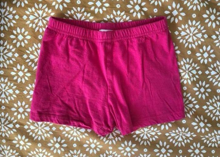 Roze broekje short maat 110/116, Kinderen en Baby's, Kinderkleding | Maat 110, Zo goed als nieuw, Meisje, Broek, Ophalen of Verzenden