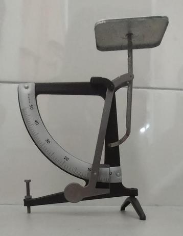 Vintage brieven weegschaal tot 50 gram beschikbaar voor biedingen