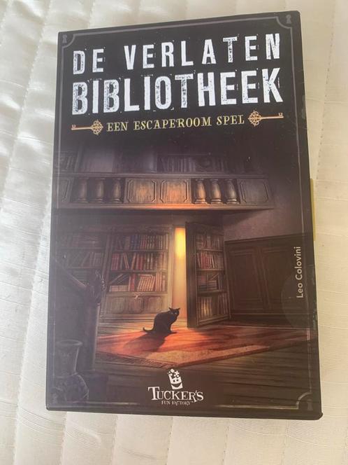 De Verlaten Bibliotheek - Escape Room Bordspel, Hobby en Vrije tijd, Gezelschapsspellen | Bordspellen, Zo goed als nieuw, Een of twee spelers