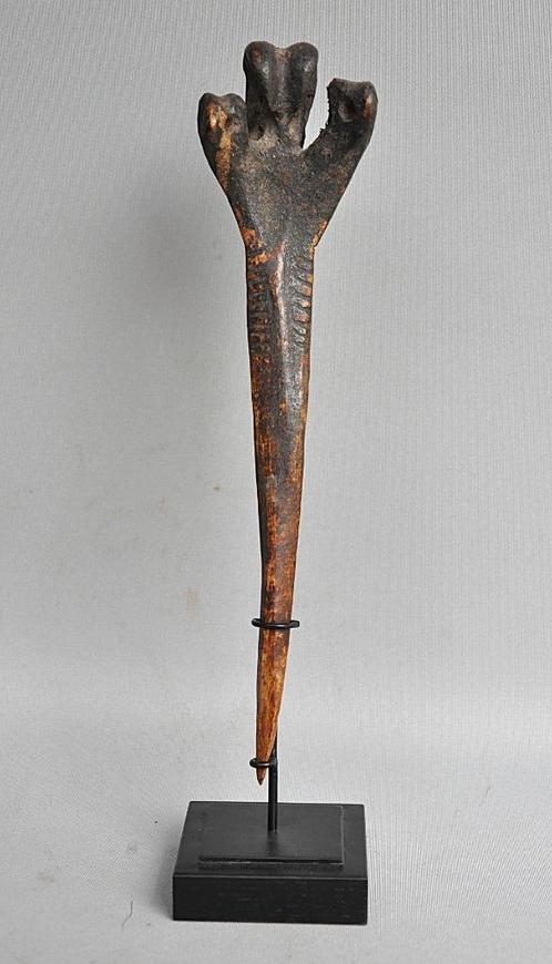 TOP!! Benen dolk van de casuaris vogel, Asmat, PNG, ca 1800!, Antiek en Kunst, Kunst | Niet-Westerse kunst, Verzenden
