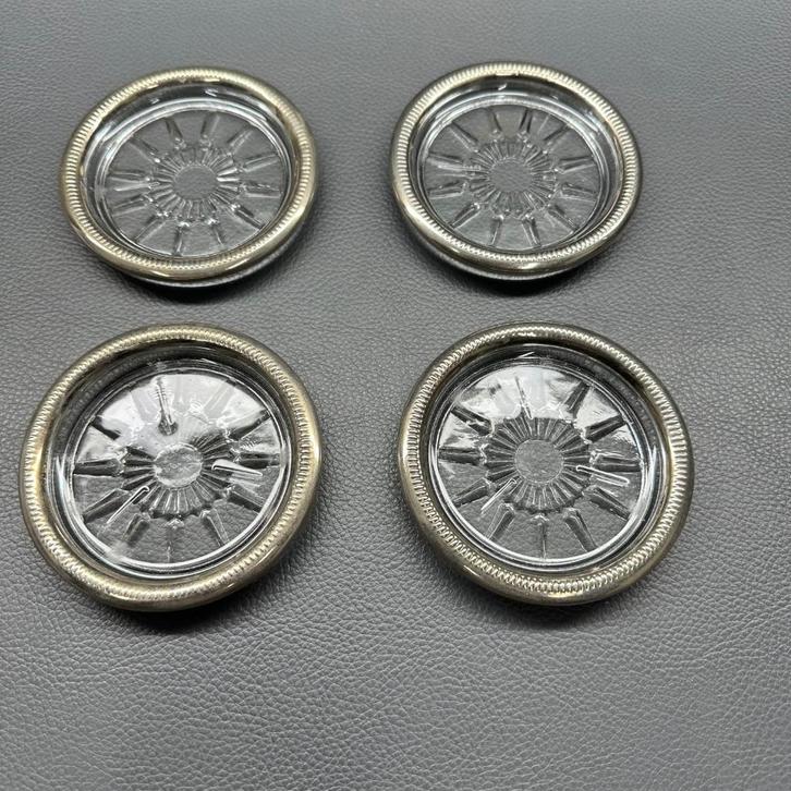 Vintage glazen onderzetters verzilverd Italiaanse oorsprong, Huis en Inrichting, Woonaccessoires | Onderzetters, Gebruikt, Glas of Kopje