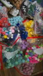 Pompom en tule verschillende kleuren, Ophalen of Verzenden, Zo goed als nieuw, Knutselwerk